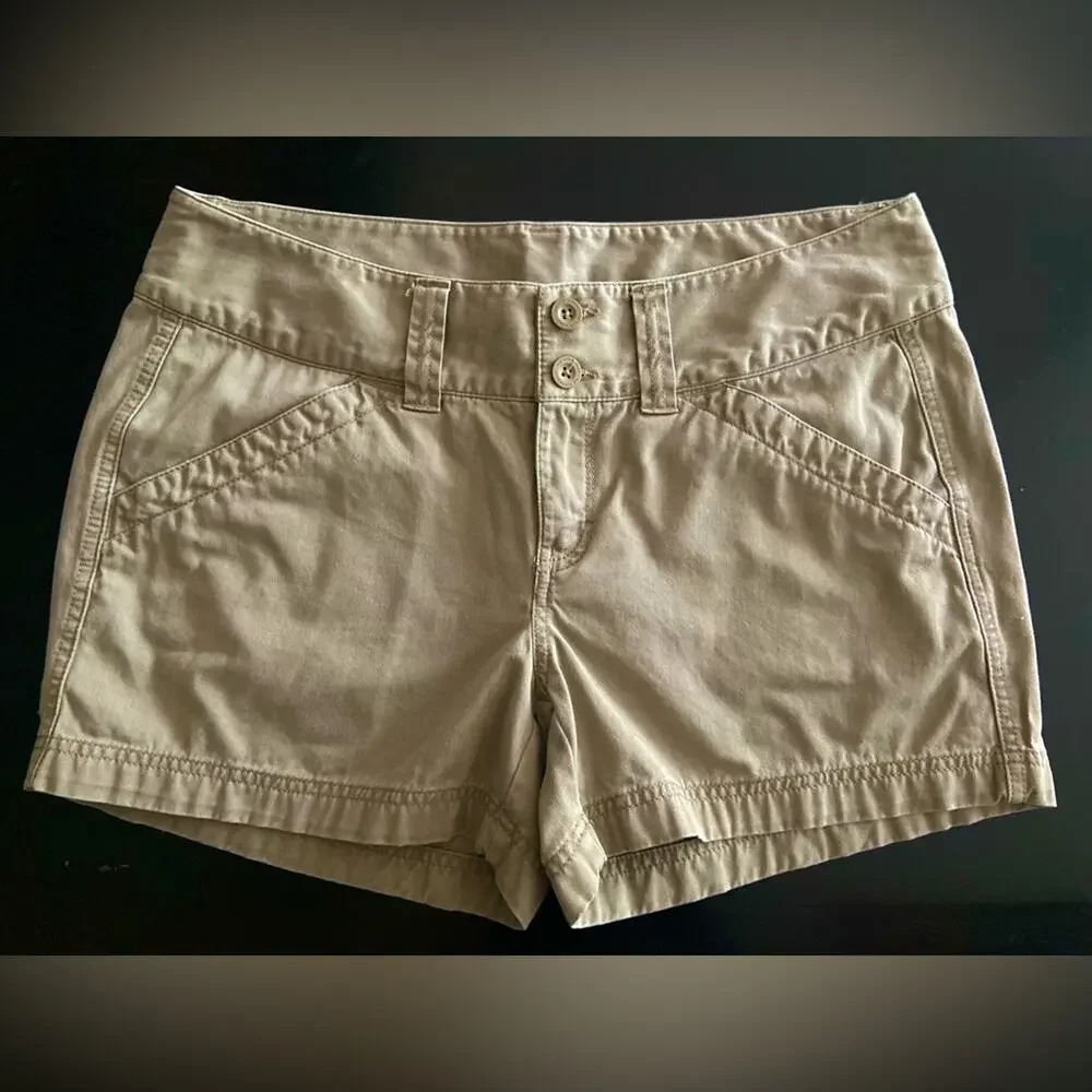 NORTH FACE Ladies Tan Khaki Chino Shorts sz 6